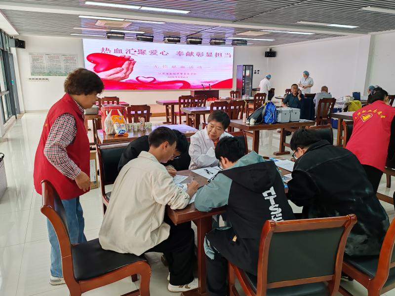 青春热血映丹心，师生携手献爱心 ——金坛中专开展义务献血活动