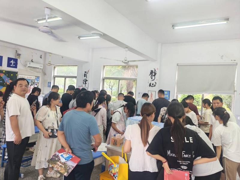 新程扬帆启，韶华共赴时——我校圆满完成2025级新生报到工作