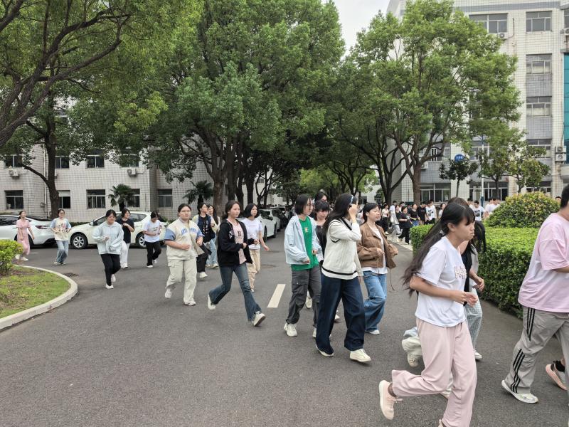 居安思危 警钟长鸣 ——我校成功举行“九一八”防空应急疏散演练