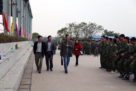 2015级新生军训第三天（图）