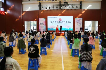 金坛区2017年全民终身学习活动周开幕式暨“悦读东城”社区教育成果展演在我校举行