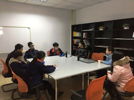 我校分组巡访校外顶岗实习学生