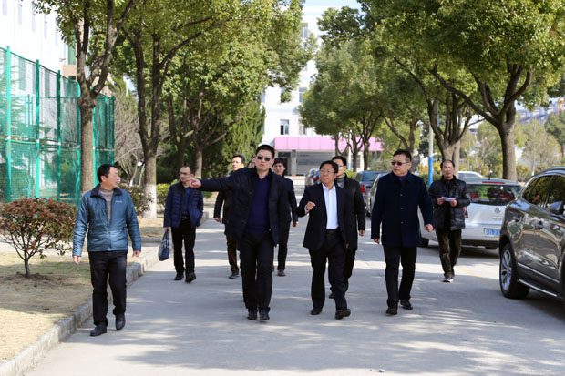 刘明江副区长视察我校