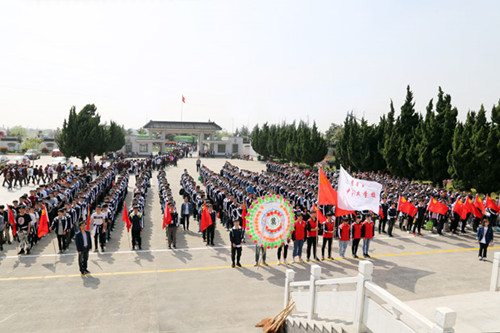 我校组织2017级学生祭扫革命烈士陵园