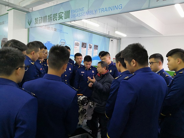 我校为应急救援官兵开展职业技能培训