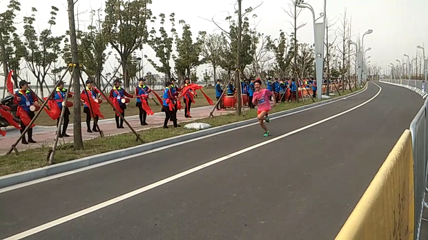 展露头角   强势夺亚