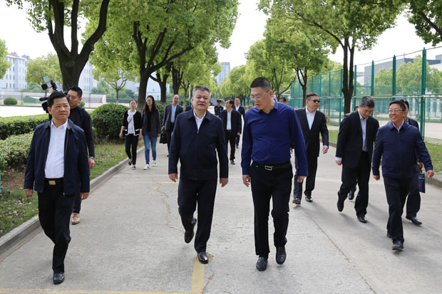 副省长王江来省金坛中专调研