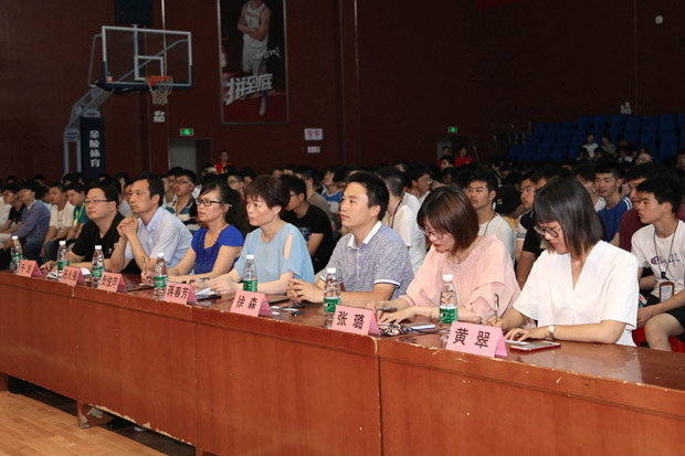 我校成功举办“筑梦青春”诗歌朗诵比赛