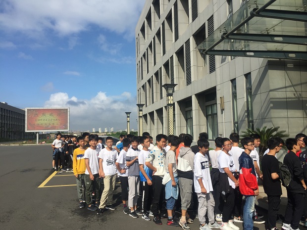 2019级新生入学教育系列活动之二：我校组织新生赴企业参观学习