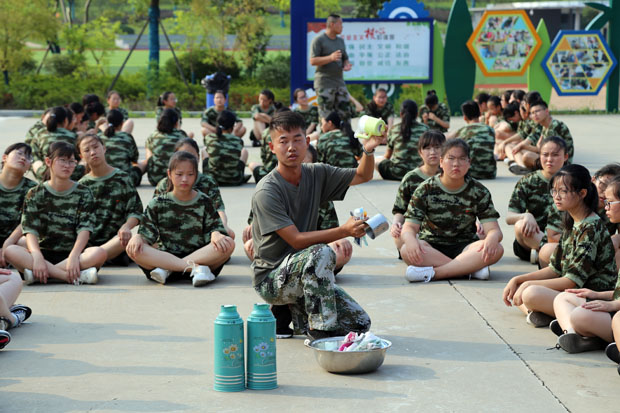 军训全记录：展军人风采  洒青春热血