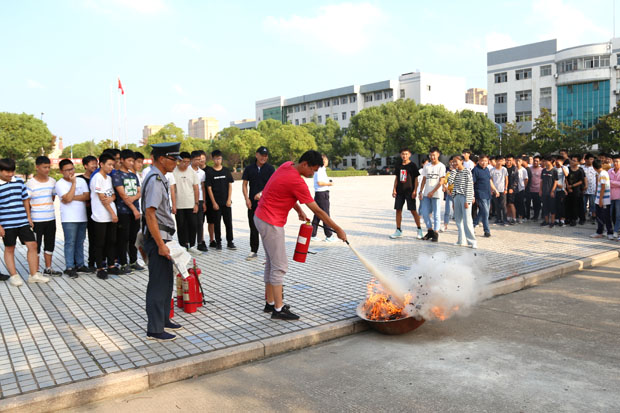 我校开展2019年秋学期消防演练、安全教育活动