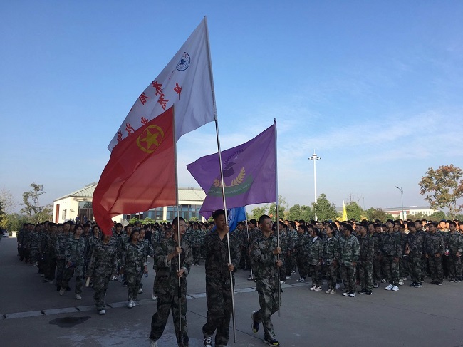 军训小景——经贸娘子军，真棒！