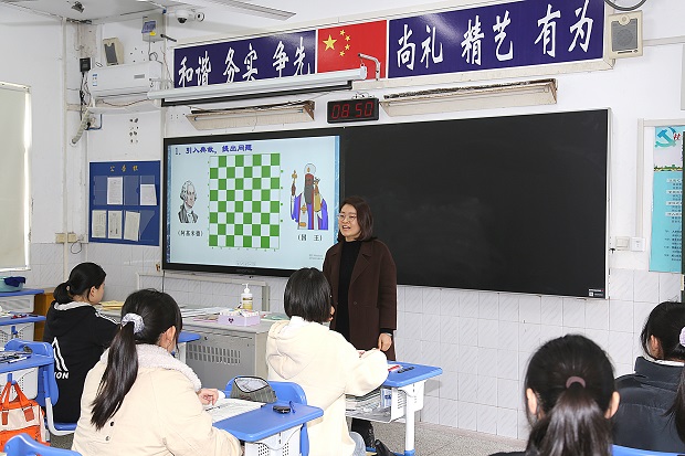 注重课堂交流，提升数学素养 ——记常州市职业学校数学中心组暨杨益粉名师工作室活动