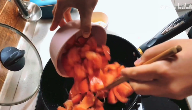 以劳育人树新风 筑梦青春共成长 ——我校开展寒假家务劳动实践活动