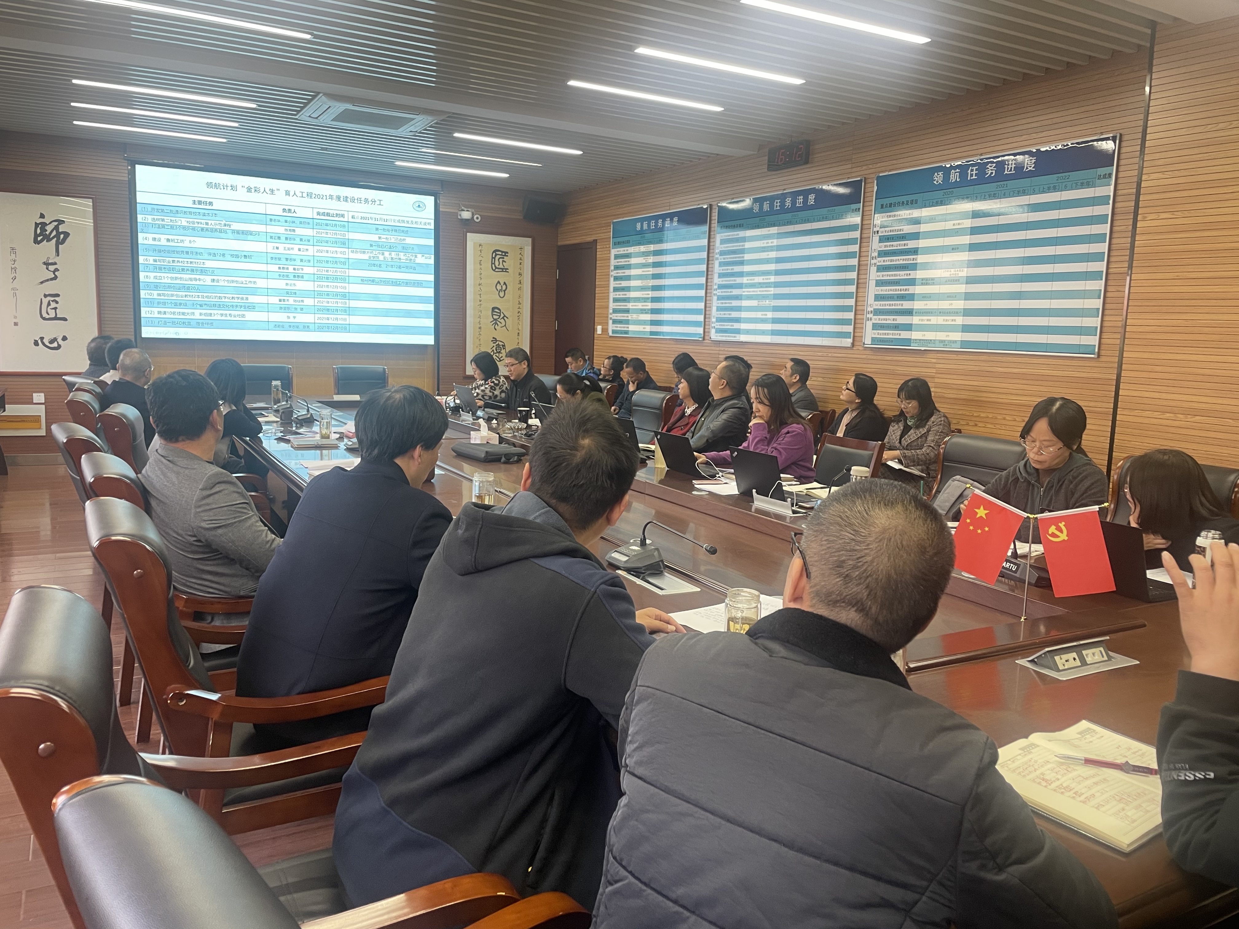 领航学校建设： 实施“金”字工程        打造“金”字招牌