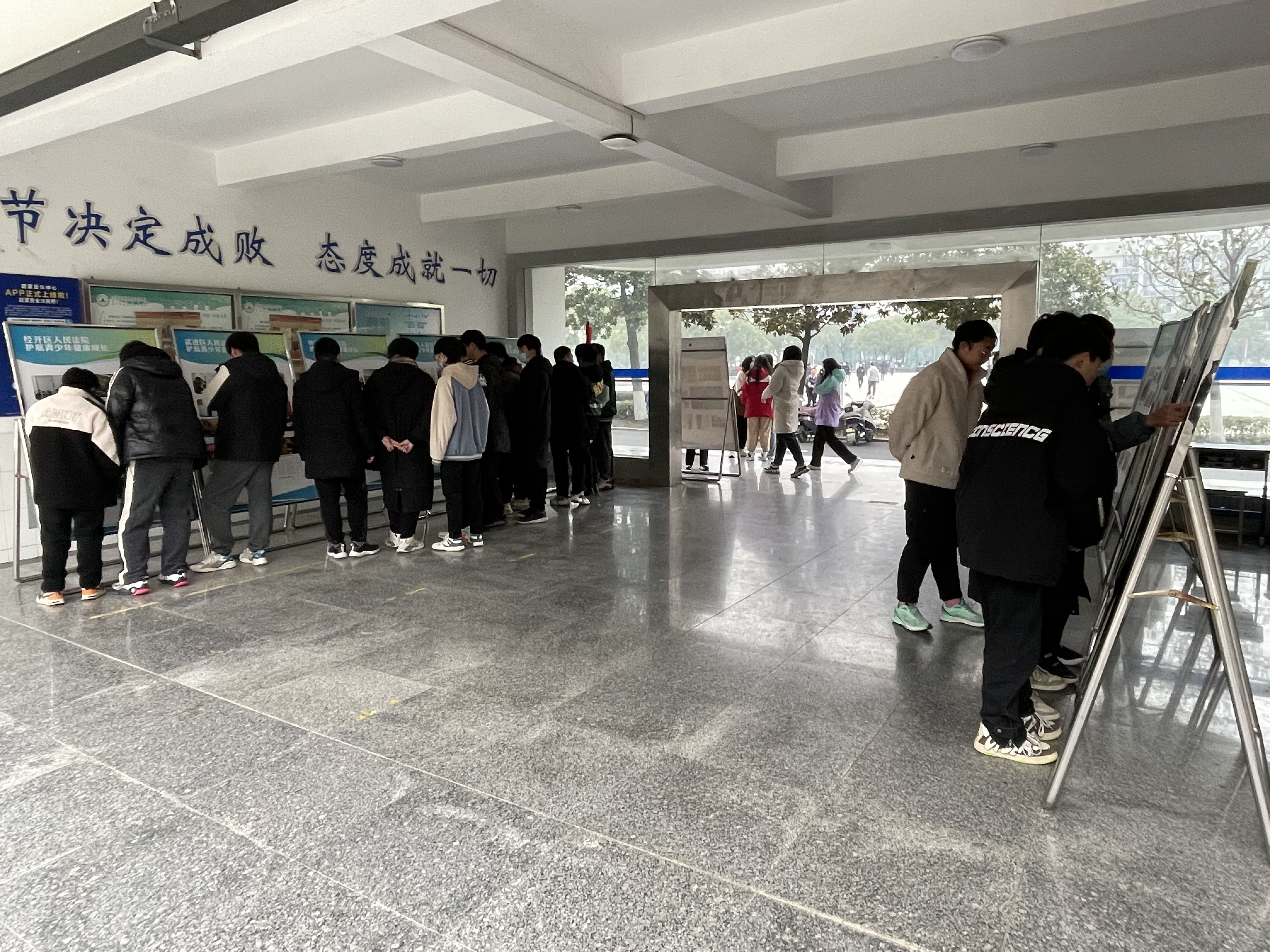 普及《民法典》知识  护航青少年成长 ——多宝登录平台“宪法宣传周”暨“法治宣传月”活动之四：《民法典》护航青少年学生健康成长图片巡回展