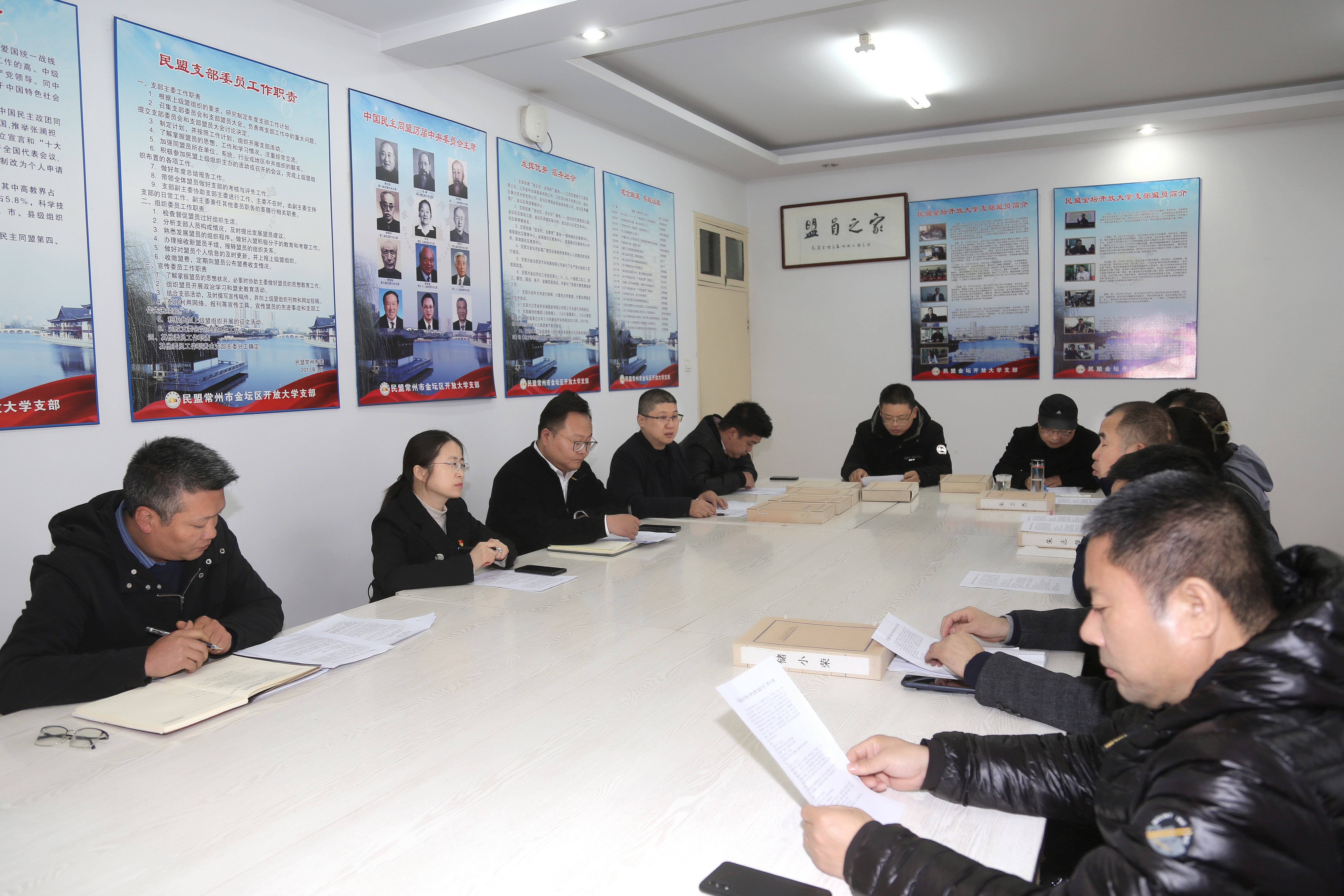 统一思想  凝心聚力——民盟金坛开放大学支部组织全国“两会精神”专题学习