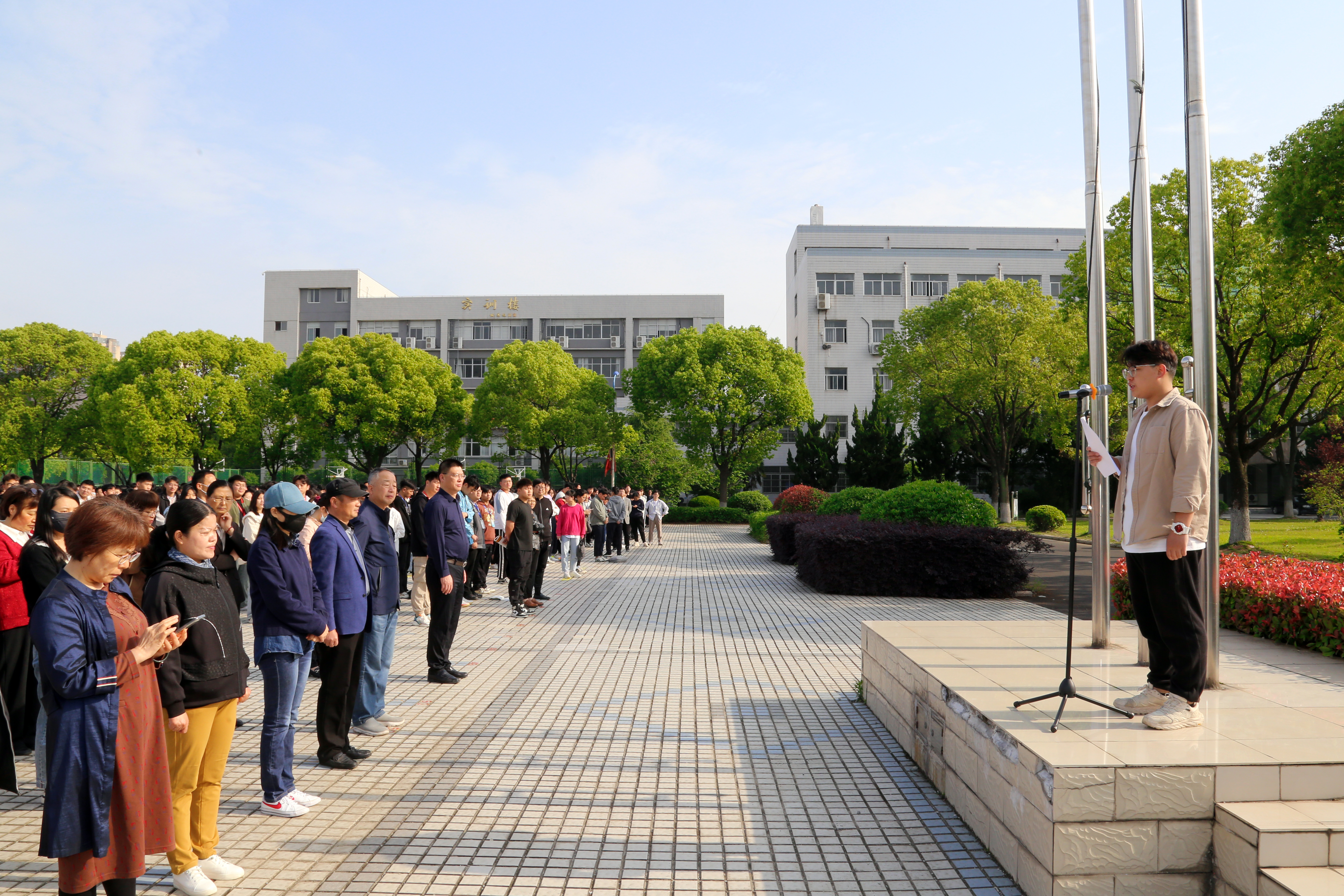 【职教活动周】中职国奖 青春榜样——我校举行2021-2022学年中职国家奖学金颁奖仪式