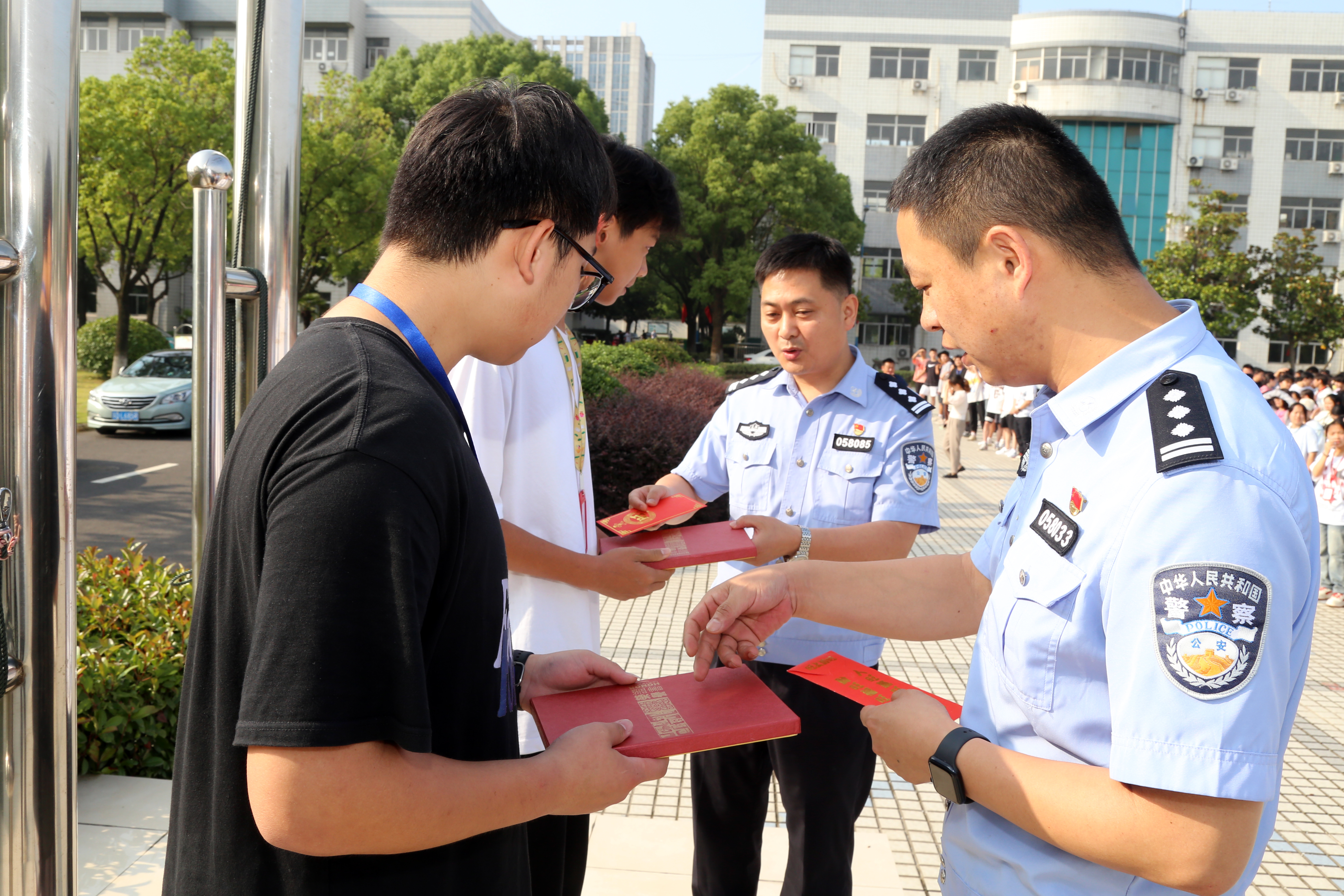 慧眼识“毒” 共筑禁毒长城——禁毒宣传表彰进校园活动