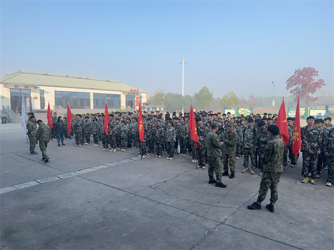 英姿飒爽铸就青春底色——智能控制系2023级新生军训正当时报道（二）