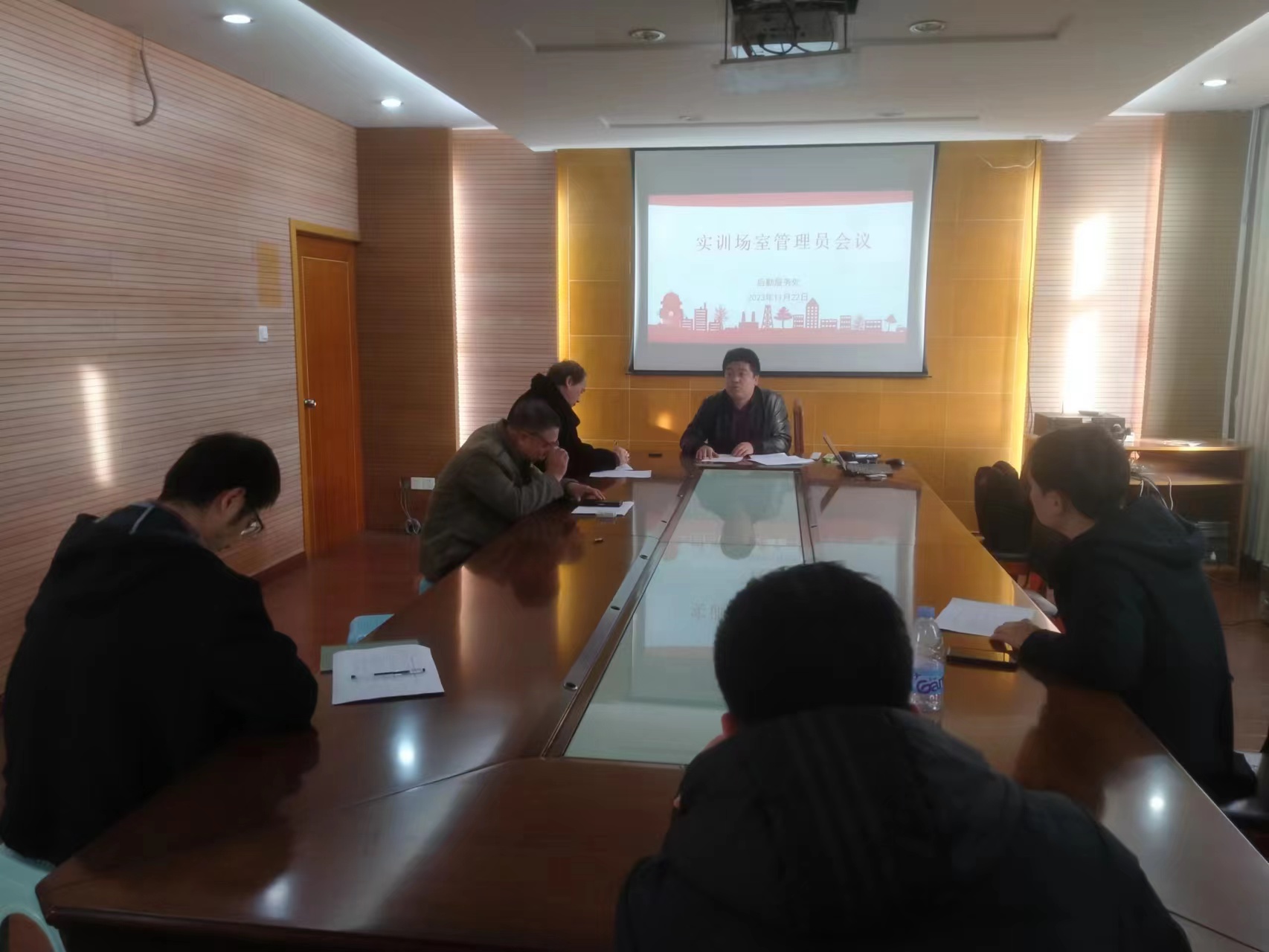 规范实训管理  强化实训安全——学校组织召开实训场室管理员会议