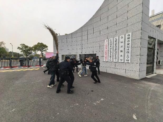 “小单元大作用，安全防线在行动” ——我校开展校园最小应急单元培训及演练活动